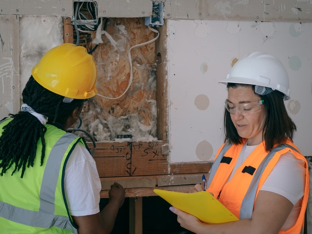 lead inspectors checking home in NYC